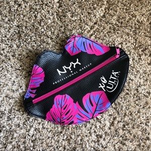👄 *Free with bundle* NYX Pro Makeup Lip Bag👄